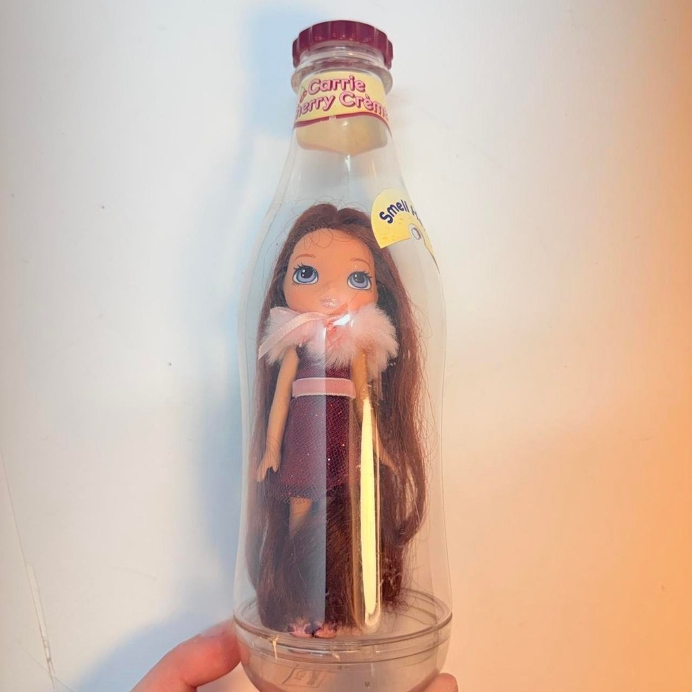 MGA Yummi-Land Soda Pop Girls Carrie Cherry Creme Doll Vintage New